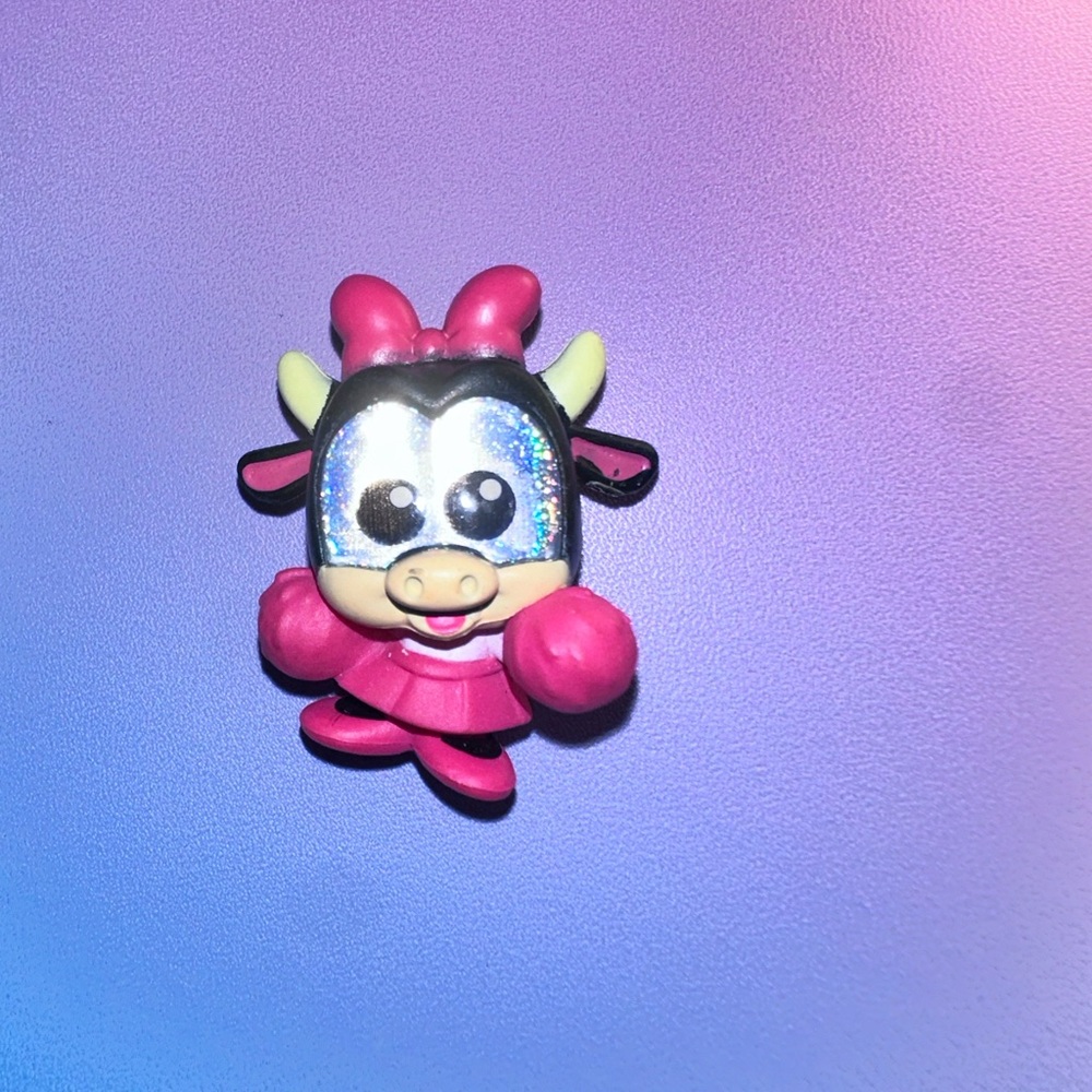 clarabelle cow (mickey & friends) ~ exclusive — disney doorables: academy